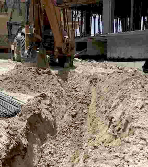 toprağı kazan kepçe