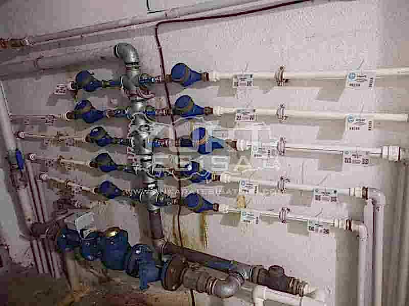 aski su sayaçları ve tesisatçı tarafından yenilenen sayaç Kollektörü